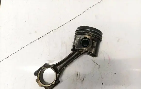 Volkswagen PASSAT B5.5 Piston with connecting rod