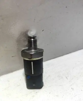 BMW 5 E39 Fuel distributor 02810024 386250072