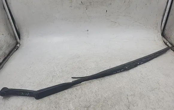 Audi 80 90 B3 Front wiper blade arm