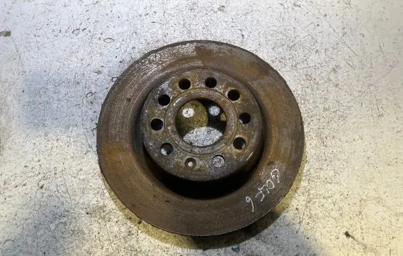 Volkswagen Golf VI Front brake disc