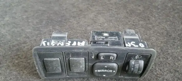 Toyota Avensis Verso Wing mirror switch 183574