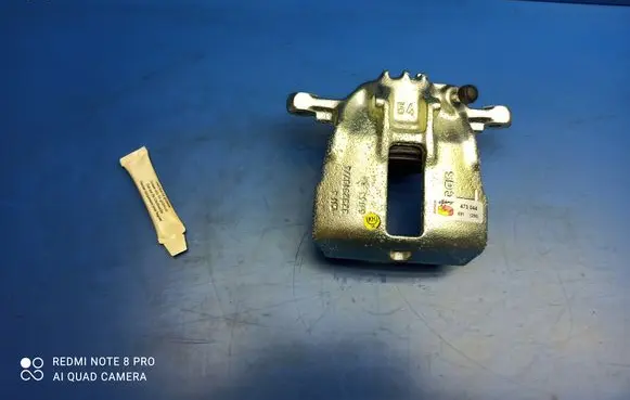 Mitsubishi Carisma Front brake caliper 0986473044 MR249220 BOSCH