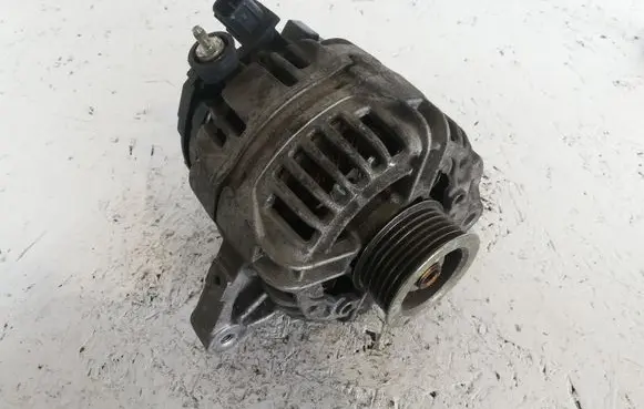 Toyota Corolla Verso AR10 Generator/alternator 0124315024