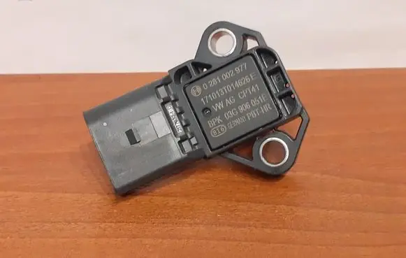 Volkswagen Golf VII Air pressure sensor 6153 0281002977