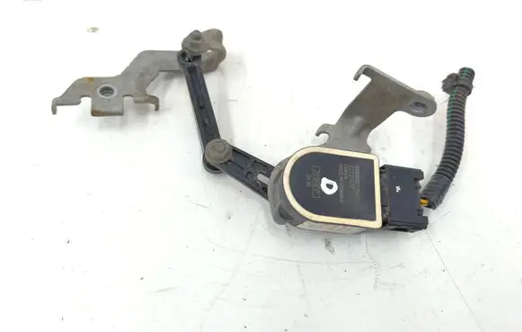 Volvo XC40 Rear air suspension level height sensor 32246112 32221477