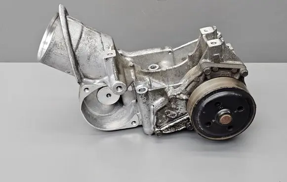 Honda CR-V Oil filter mounting bracket 