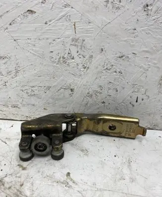 Volkswagen Multivan T4 Sliding door middle roller runner 701843336