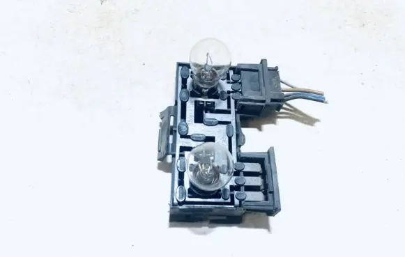 Volkswagen PASSAT B3 Tail light bulb cover holder 333945259
