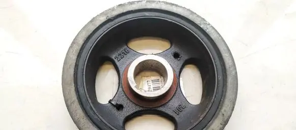 Toyota Avensis T270 Crankshaft pulley