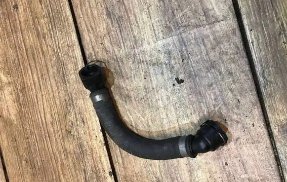 Engine coolant pipe/hose