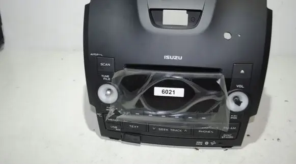 Isuzu D-Max Audio system kit 8982436021