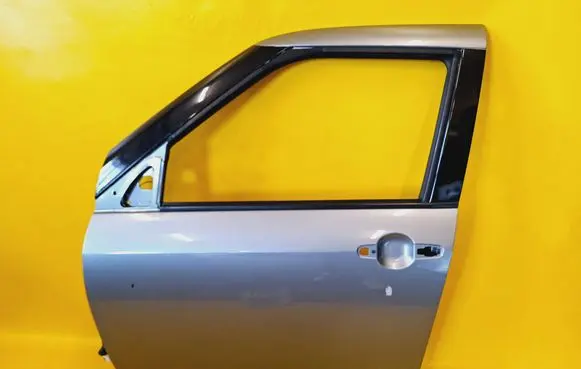 Suzuki Swift I Front door