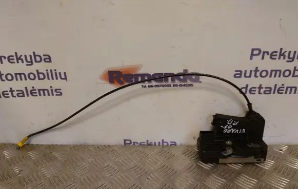Opel Vivaro Front door lock 8200008248