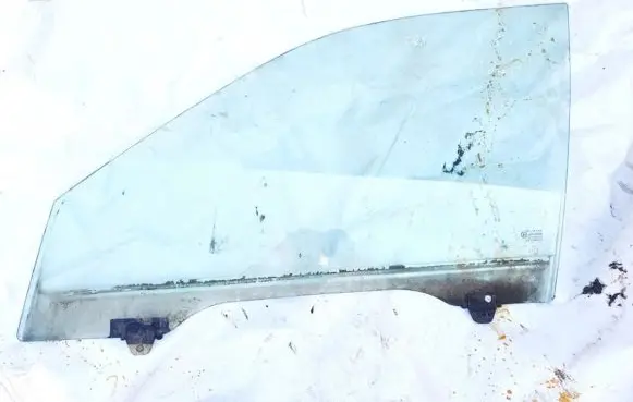 Honda Accord Front door window glass four-door