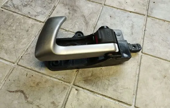 Hyundai Santa Fe Front door interior handle 82613CM000