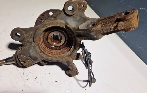 Opel Movano B Front wheel hub