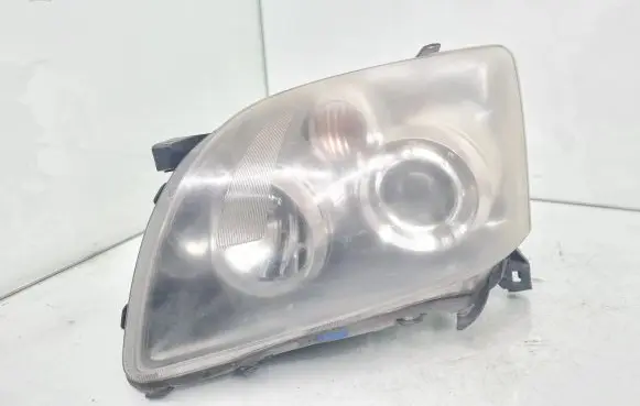 Toyota Avensis T250 Headlight/headlamp 35108