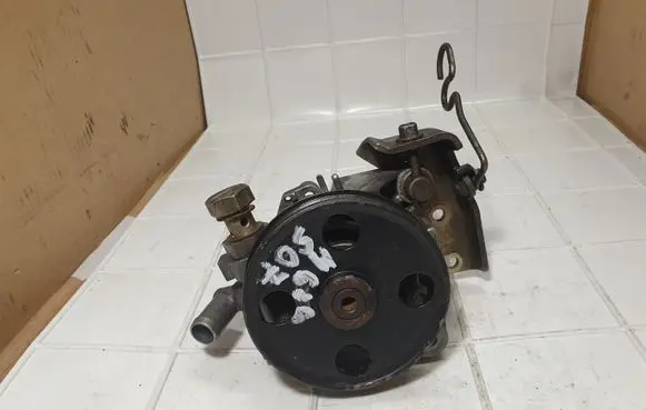 Mazda 626 Power steering pump