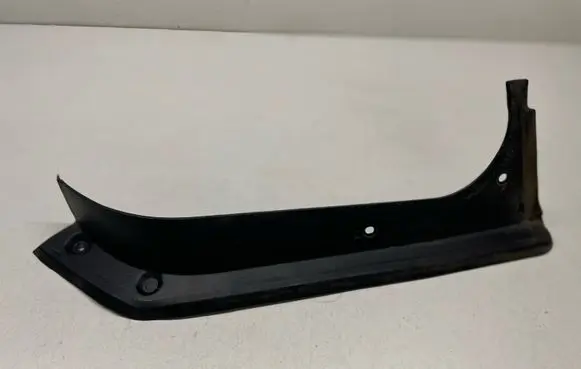 Mercedes-Benz E W212 Rear/tail light trim molding A2126931033 2126931033