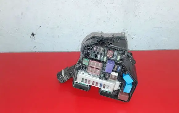 Toyota Verso-S Fuse module 8264152030