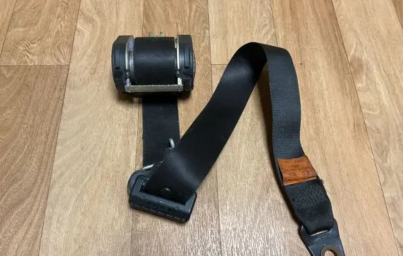 Ford Focus Front seatbelt 98ABA61294DC