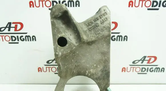 Audi A8 S8 D3 4E Engine mounting bracket 4E0199370T