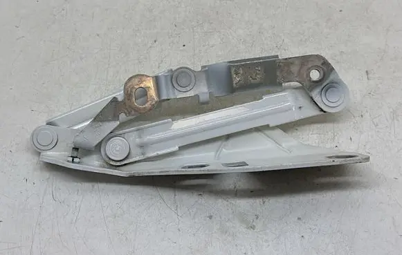 Audi TT TTS Mk2 Engine bonnet/hood hinges 8J0823302H