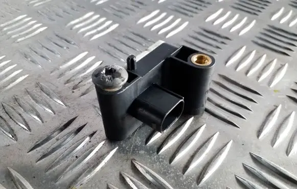 BMW X3 E83 Airbag deployment crash/impact sensor 6911003