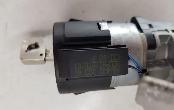 Citroen C4 I Picasso Ignition lock 9663123380