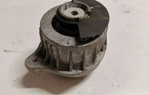 Mercedes-Benz C W205 Engine mount bracket A2052406617