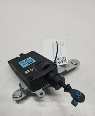 Hyundai Santa Fe Tailgate boot lock/latch motor 957502B000