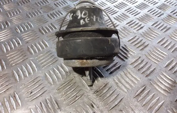 Volvo XC90 Engine mount bracket 8683936