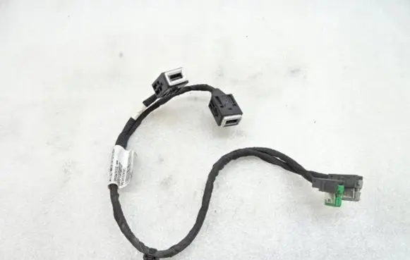 Citroen C4 II Picasso USB socket connector 9806059680