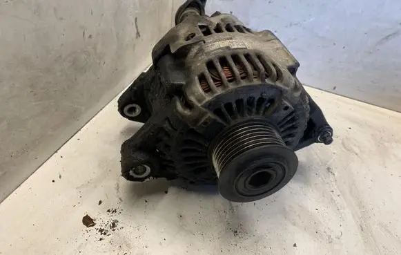 KIA Sorento Generator/alternator 373004A300