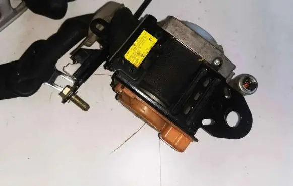 Toyota Avensis T250 Front seatbelt 7321005050 221203