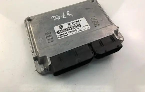 Volkswagen PASSAT B5 Engine control unit/module ECU 3B0906018S