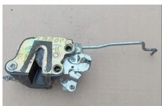 Isuzu Trooper Front door lock