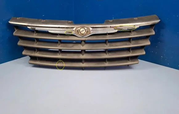 Front bumper upper radiator grill