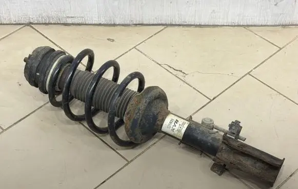 Mercedes-Benz Vito Viano W639 Front shock absorber with coil spring 335931 12282