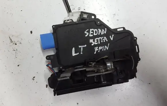 Volkswagen Jetta V Rear door lock 