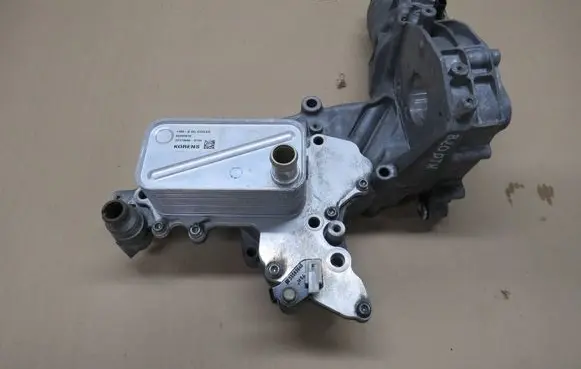 Opel Insignia B Engine oil radiator 55495019 201706060130