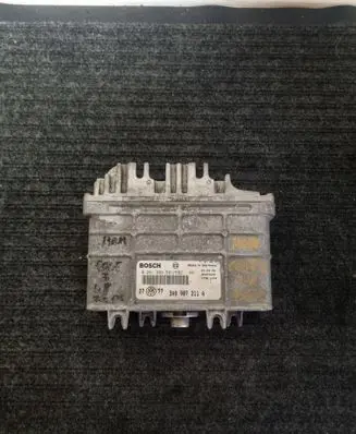 Volkswagen Golf III Engine control unit/module 0261203591 26SA3605 3A0907311A