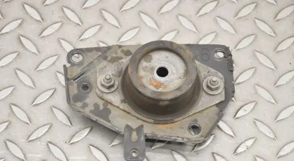 Peugeot RCZ Engine mount bracket