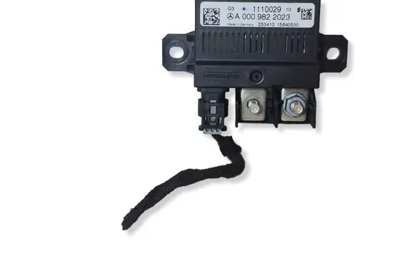 Mercedes-Benz C W204 Charging relay A0009822023 15640500 1110029
