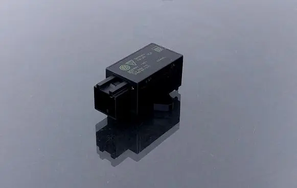 Volkswagen Touareg I Seat heating relay 7L0959772 25404