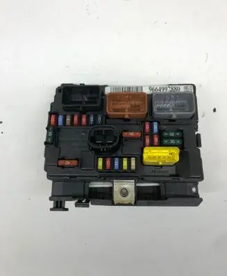 Peugeot 207 Fuse module 9664997880