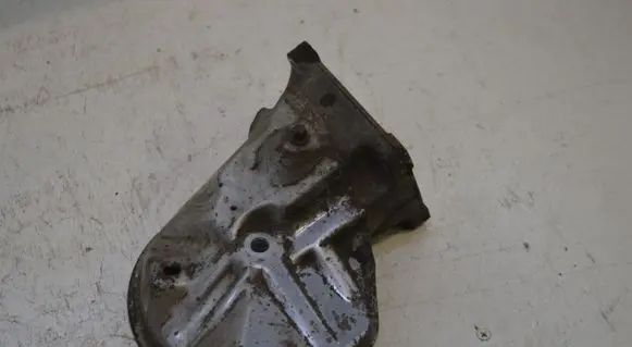Engine mounting bracket