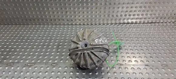 Engine mount vacuum valve