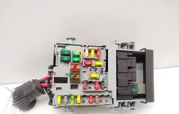 Opel Insignia A Fuse module 13222786