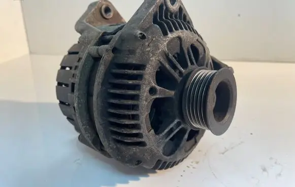 BMW 5 E39 Generator/alternator 2248296
